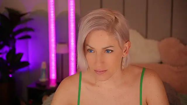 VickySecret96 online show from 1, 3, 2026