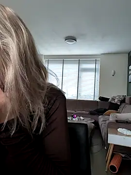 Snapshot of NaomiAndFriends chatting on 22, 10, 2025 NaomiAndFriends online show from 22, 10, 2025