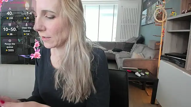 Snapshot of NaomiAndFriends chatting on 20, 2, 2025 NaomiAndFriends online show from 20, 2, 2025