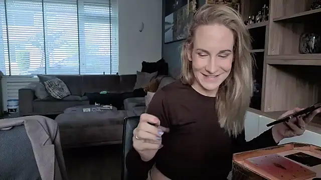 Snapshot of NaomiAndFriends chatting on 24, 9, 2025 NaomiAndFriends online show from 24, 9, 2025