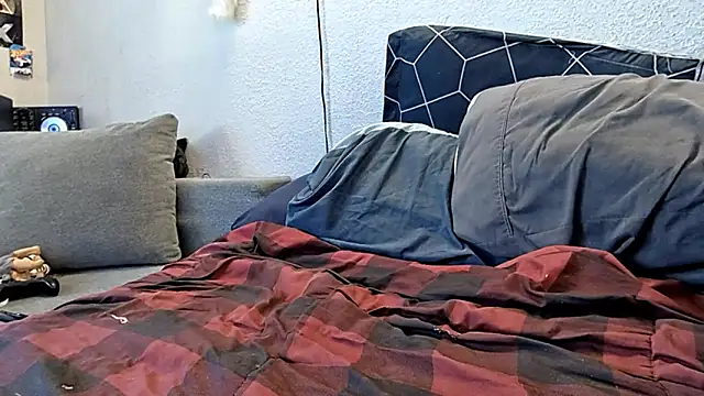 Snapshot of pyrowuff chatting on 1, 3, 2025 pyrowuff online show from 1, 3, 2025