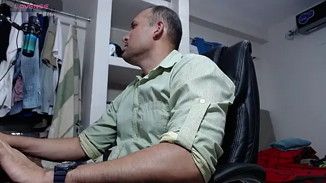 Snapshot of lewislamxxx_hot chatting on 26, 2, 2026 lewislamxxx hot online show from 26, 2, 2026