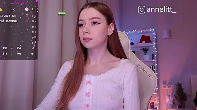 Snapshot of Annelitt chatting on 5, 1, 2025 Annelitt online show from 5, 1, 2025