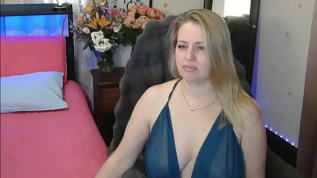 Snapshot of HollieBim chatting on 17, 2, 2025 HollieBim online show from 17, 2, 2025