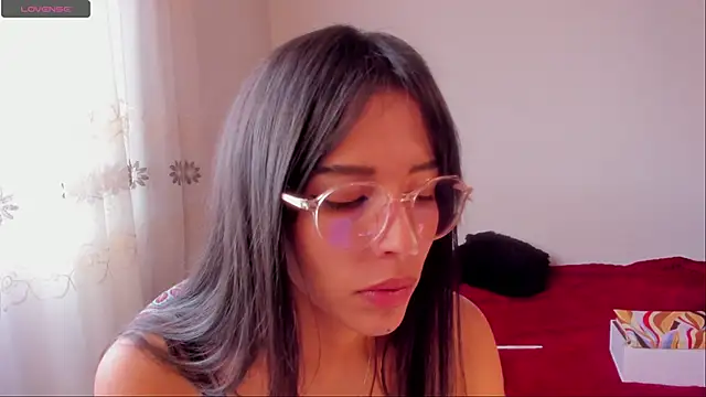 Snapshot of aluna_0310 chatting on 28, 12, 2024 aluna 0310 online show from 28, 12, 2024