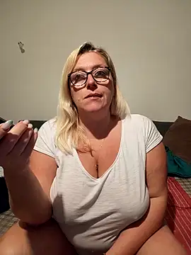 Snapshot of winniess40 chatting on 18, 4, 2026 winniess40 online show from 18, 4, 2026