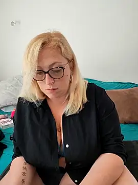 Snapshot of winniess40 chatting on 20, 4, 2026 winniess40 online show from 20, 4, 2026