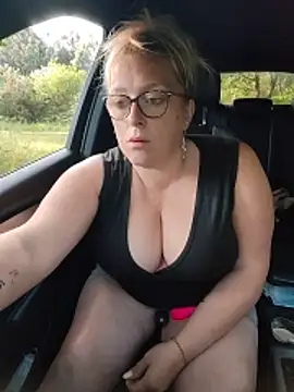 Snapshot of winniess40 chatting on 17, 5, 2026 winniess40 online show from 17, 5, 2026