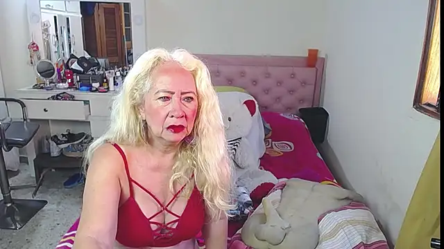 Snapshot of lucy_belle_bm chatting on 11, 6, 2026 lucy belle bm online show from 11, 6, 2026