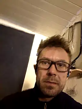 Snapshot of Mick8711 chatting on 25, 11, 2025 Mick8711 online show from 25, 11, 2025