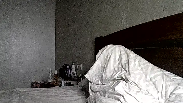 Snapshot of JulianaGold1 chatting on 14, 2, 2026 JulianaGold1 online show from 14, 2, 2026