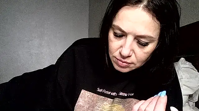 Snapshot of JulianaGold1 chatting on 15, 2, 2026 JulianaGold1 online show from 15, 2, 2026