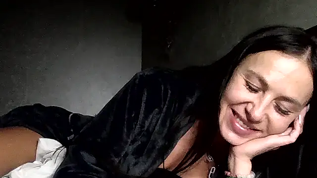 Snapshot of JulianaGold1 chatting on 21, 6, 2026 JulianaGold1 online show from 21, 6, 2026