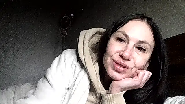 Snapshot of JulianaGold1 chatting on 9, 2, 2026 JulianaGold1 online show from 9, 2, 2026