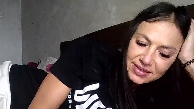 Snapshot of JulianaGold1 chatting on 30, 9, 2025 JulianaGold1 online show from 30, 9, 2025