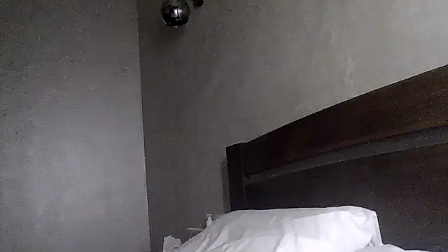 Snapshot of JulianaGold1 chatting on 21, 10, 2025 JulianaGold1 online show from 21, 10, 2025