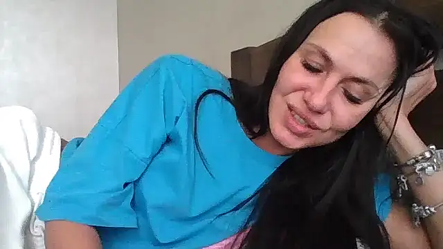 Snapshot of JulianaGold1 chatting on 10, 3, 2025 JulianaGold1 online show from 10, 3, 2025