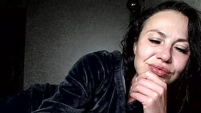 Snapshot of JulianaGold1 chatting on 11, 7, 2026 JulianaGold1 online show from 11, 7, 2026