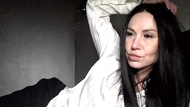 Snapshot of JulianaGold1 chatting on 2, 2, 2026 JulianaGold1 online show from 2, 2, 2026