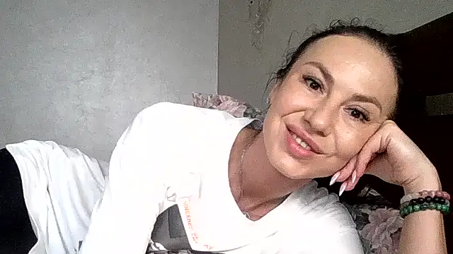 Snapshot of JulianaGold1 chatting on 12, 6, 2026 JulianaGold1 online show from 12, 6, 2026