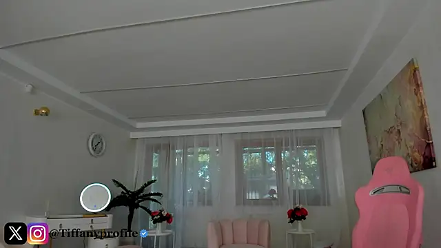 TiffanyHouston  online show from 18, 9, 2025