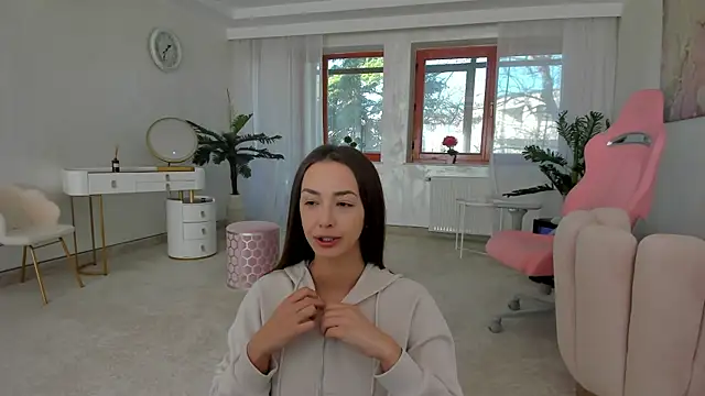 TiffanyHouston  online show from 8, 3, 2025