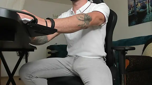 Snapshot of marioslim chatting on 11, 7, 2026 marioslim online show from 11, 7, 2026