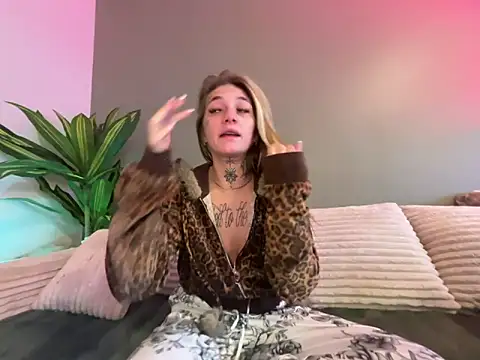 Snapshot of chloetease chatting on 2, 3, 2026 chloetease online show from 2, 3, 2026