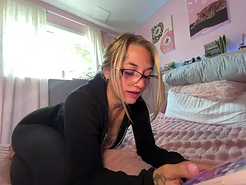 Snapshot of chloetease chatting on 15, 7, 2026 chloetease online show from 15, 7, 2026