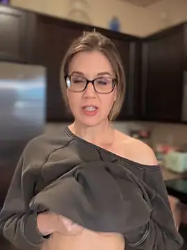 MaiseKnox online show from 8, 3, 2025