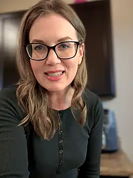 MaiseKnox online show from 7, 10, 2025