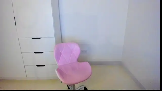 Snapshot of MiaStripDance chatting on 15, 1, 2026 MiaStripDance online show from 15, 1, 2026