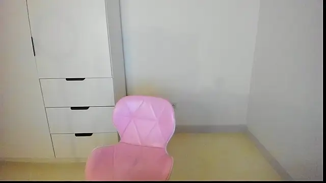 Snapshot of MiaStripDance chatting on 14, 1, 2026 MiaStripDance online show from 14, 1, 2026