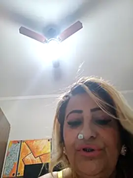 Snapshot of vivifernades chatting on 23, 12, 2025 vivifernades online show from 23, 12, 2025