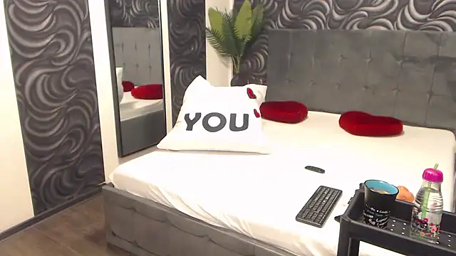 charrlote love online show from 25, 1, 2025