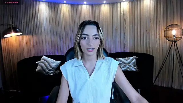 Snapshot of MelissaMoore_ chatting on 28, 4, 2026 MelissaMoore online show from 28, 4, 2026