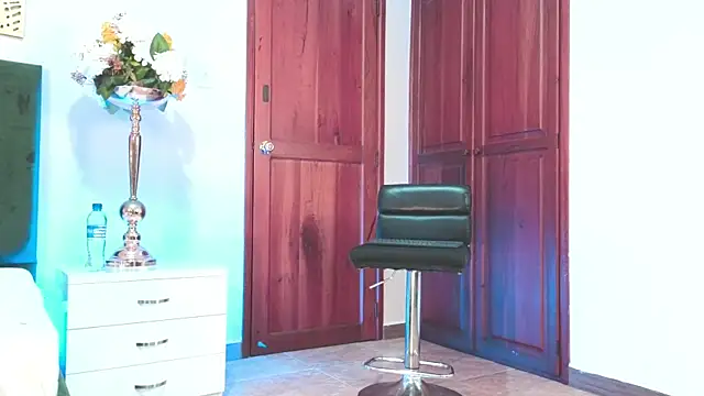 AGATHAA WHITE online show from 10, 11, 2025