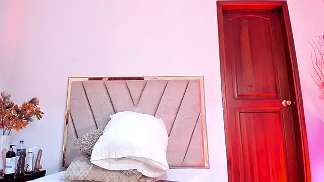 AGATHAA WHITE online show from 14, 3, 2025