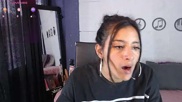 Snapshot of skinny_Yizz chatting on 18, 6, 2026 skinny Yizz online show from 18, 6, 2026