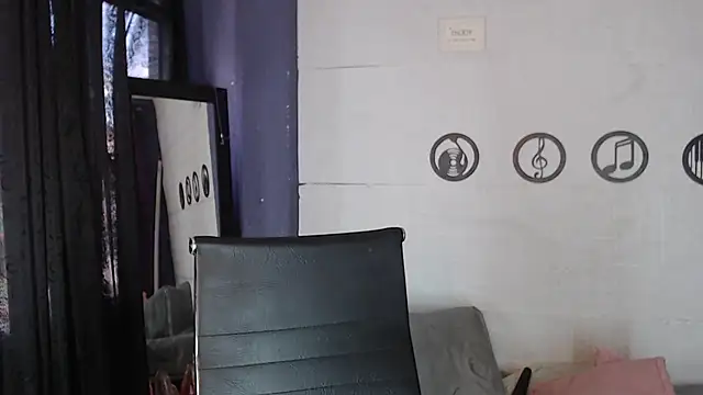 Snapshot of skinny_Yizz chatting on 13, 7, 2026 skinny Yizz online show from 13, 7, 2026