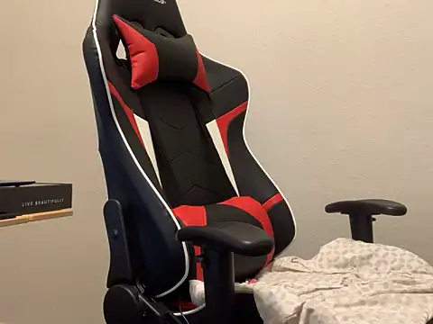 Youreherewithme online show from 14, 2, 2025