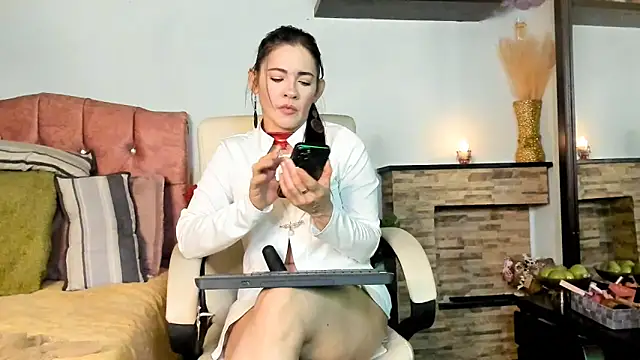 Snapshot of Carla_expit chatting on 5, 11, 2025 Carla expit online show from 5, 11, 2025