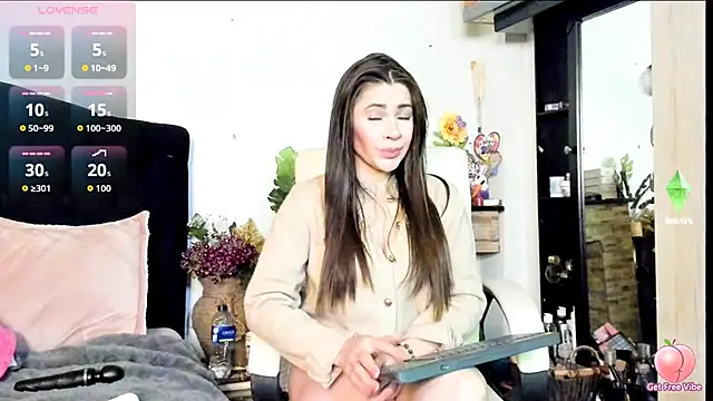 Snapshot of Carla_expit chatting on 13, 10, 2025 Carla expit online show from 13, 10, 2025