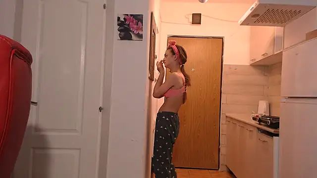 Snapshot of simyhvn chatting on 17, 2, 2026 simyhvn online show from 17, 2, 2026