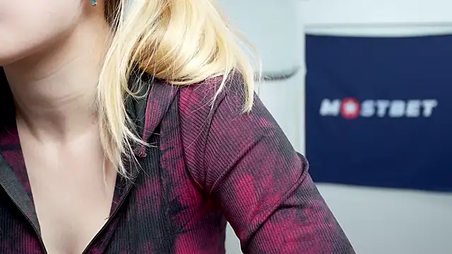 Snapshot of foxeslovefoxes chatting on 12, 1, 2025 foxeslovefoxes online show from 12, 1, 2025