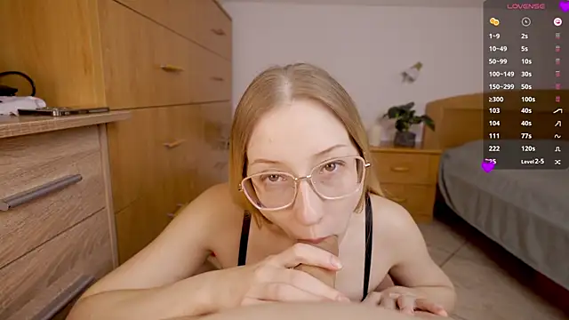 foxeslovefoxes online show from 5, 4, 2026