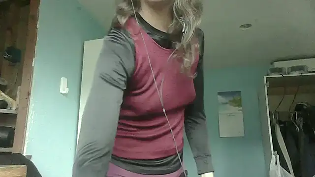 Snapshot of SexyRach75 chatting on 15, 9, 2025 SexyRach75 online show from 15, 9, 2025