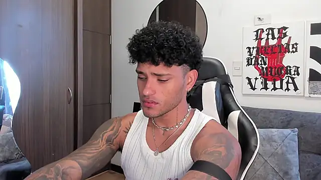 Snapshot of Alessandro_Vanni chatting on 19, 12, 2025 Alessandro Vanni online show from 19, 12, 2025