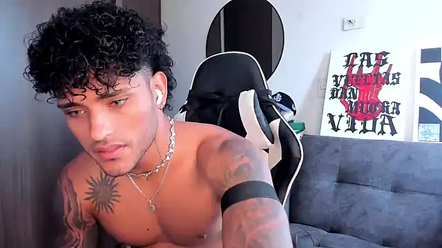 Snapshot of Alessandro_Vanni chatting on 7, 10, 2025 Alessandro Vanni online show from 7, 10, 2025