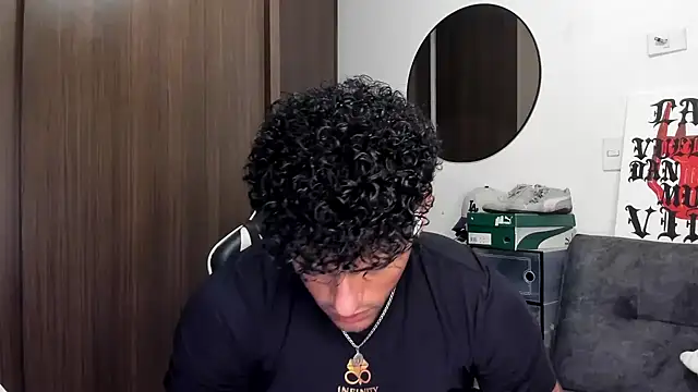 Snapshot of Alessandro_Vanni chatting on 23, 9, 2025 Alessandro Vanni online show from 23, 9, 2025